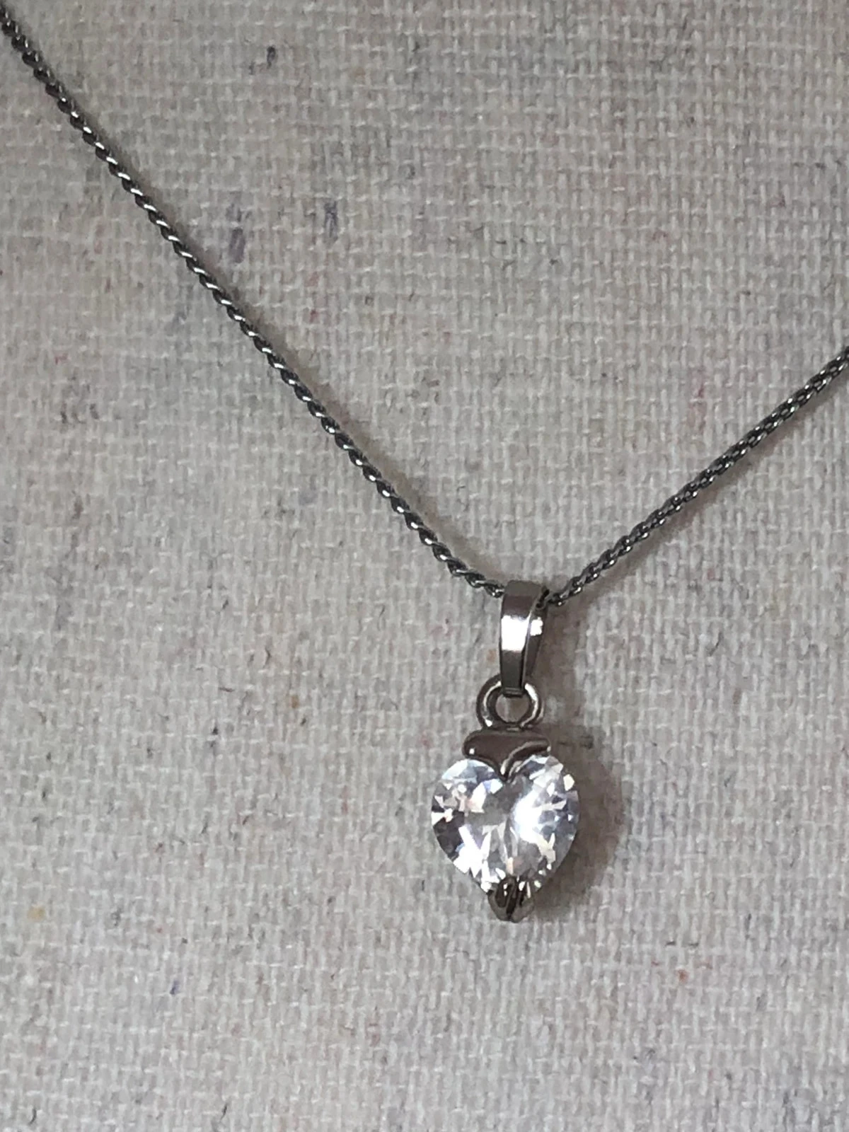 Collar de plata estilo choker con corazón – photo 2